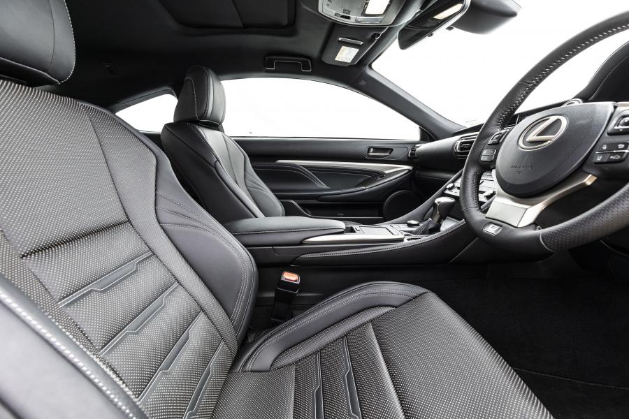 Интерьер Lexus RC350 F-Sport 2019 года  (ZA) (фото 25 из 25)